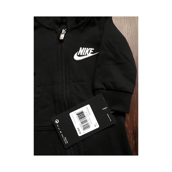 NIKE BABY HOODED COVERALL & BOOTIES SIZE 3 MONTHS - Picture 4 of 5